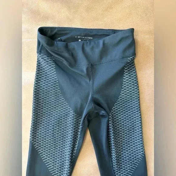Women’s Nike Zonal Strength Tights Black And Gray Size Small 25.5” Inseam - Picture 6 of 11